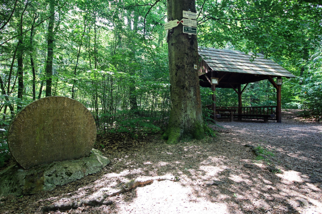 Kamenný obelisk na Herinkách