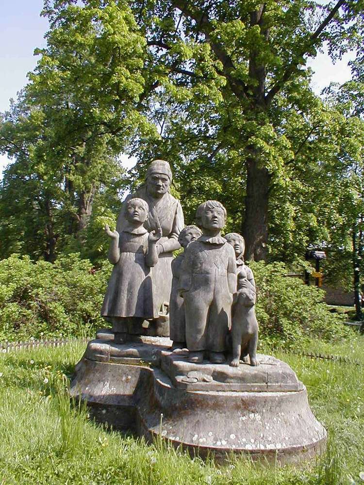 Pomník Babička s dětmi