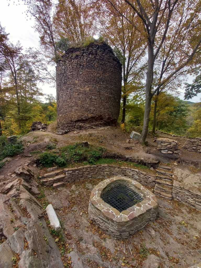 Zřícenina hradu Pyšolec