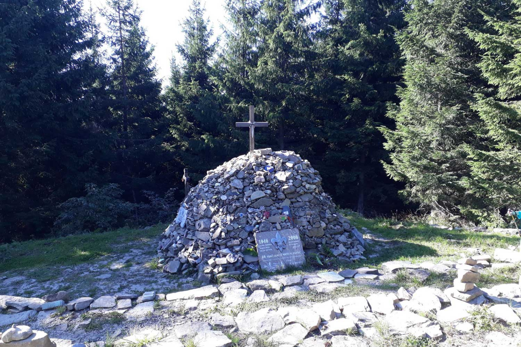 Ivančena - Památník s křížem